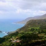 Paisaje y aldea costera